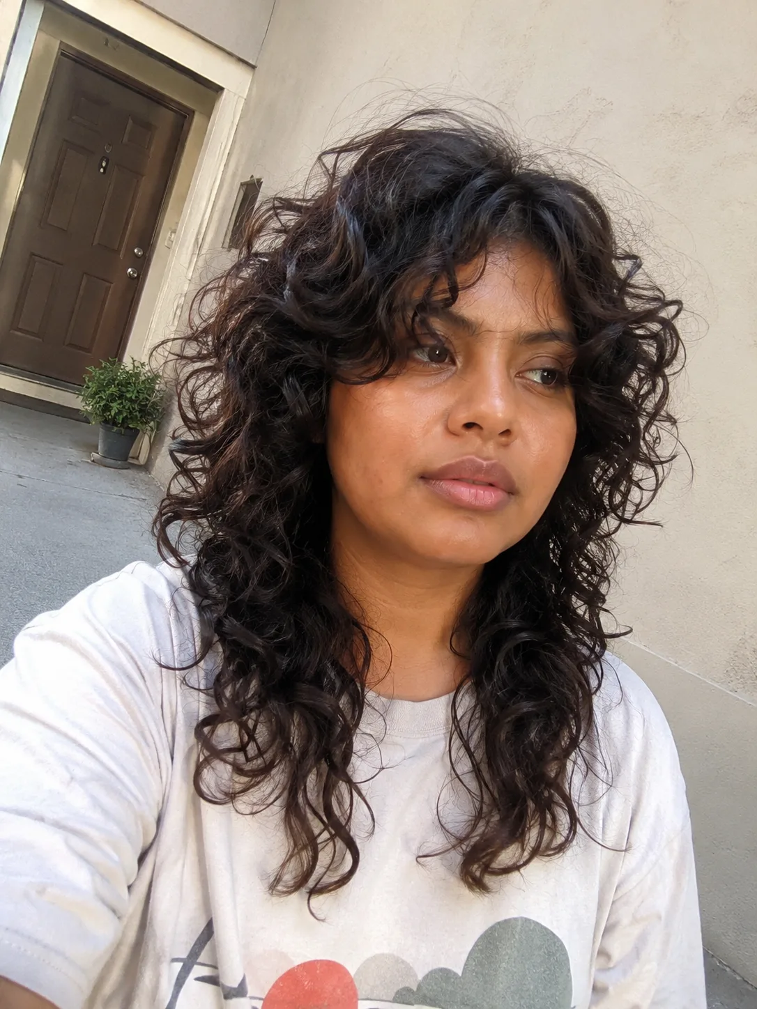 A layered cut blending damaged and healthy curls for better structure
