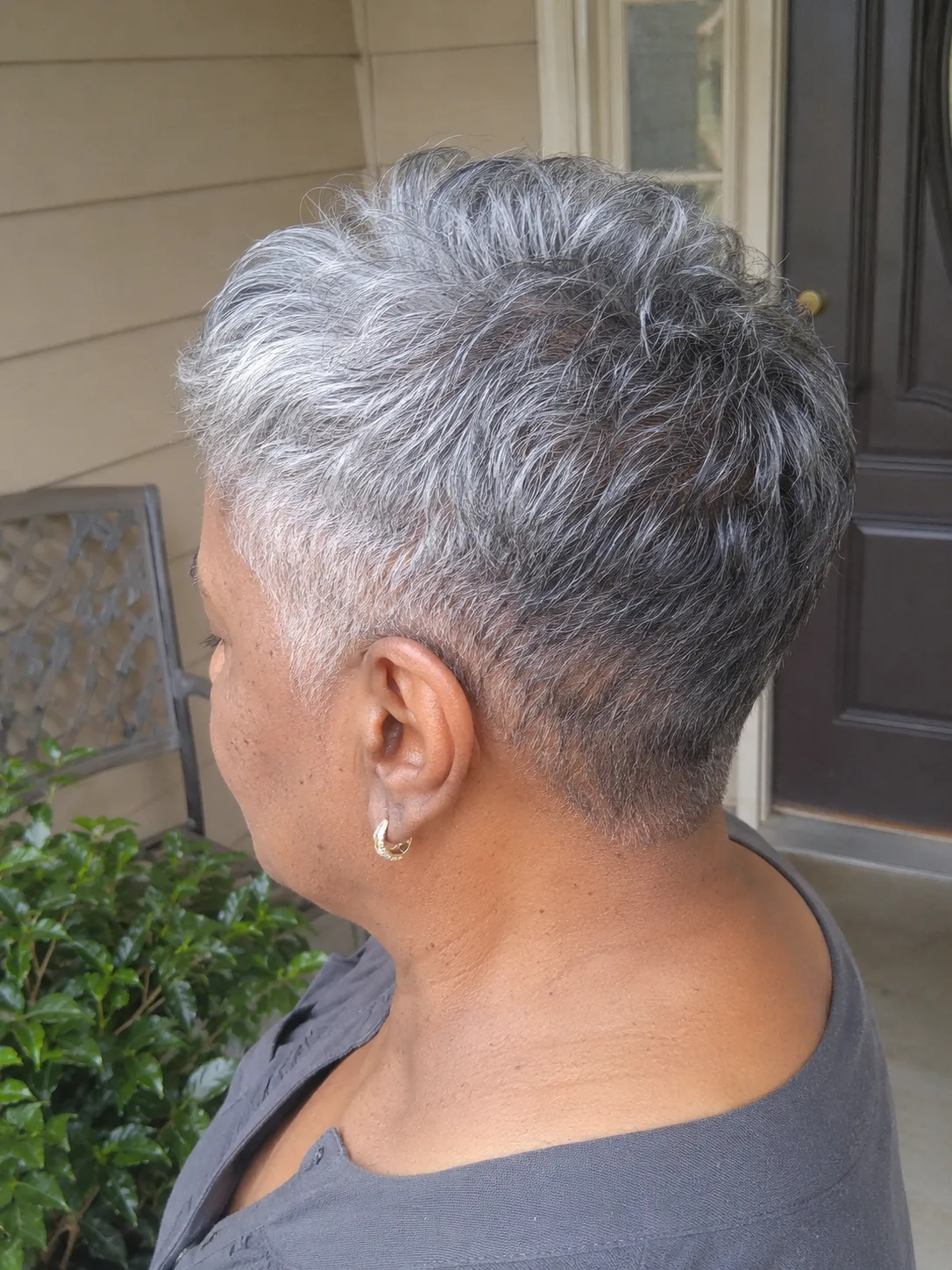 A precisely executed internal layer haircut keeping the perimeter clean and sleek
