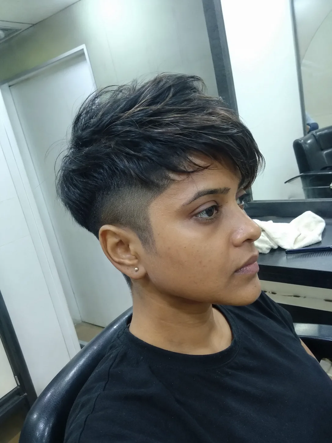 Asymmetrical short layered bob detailing the precise clearance of low-sitting side density pockets