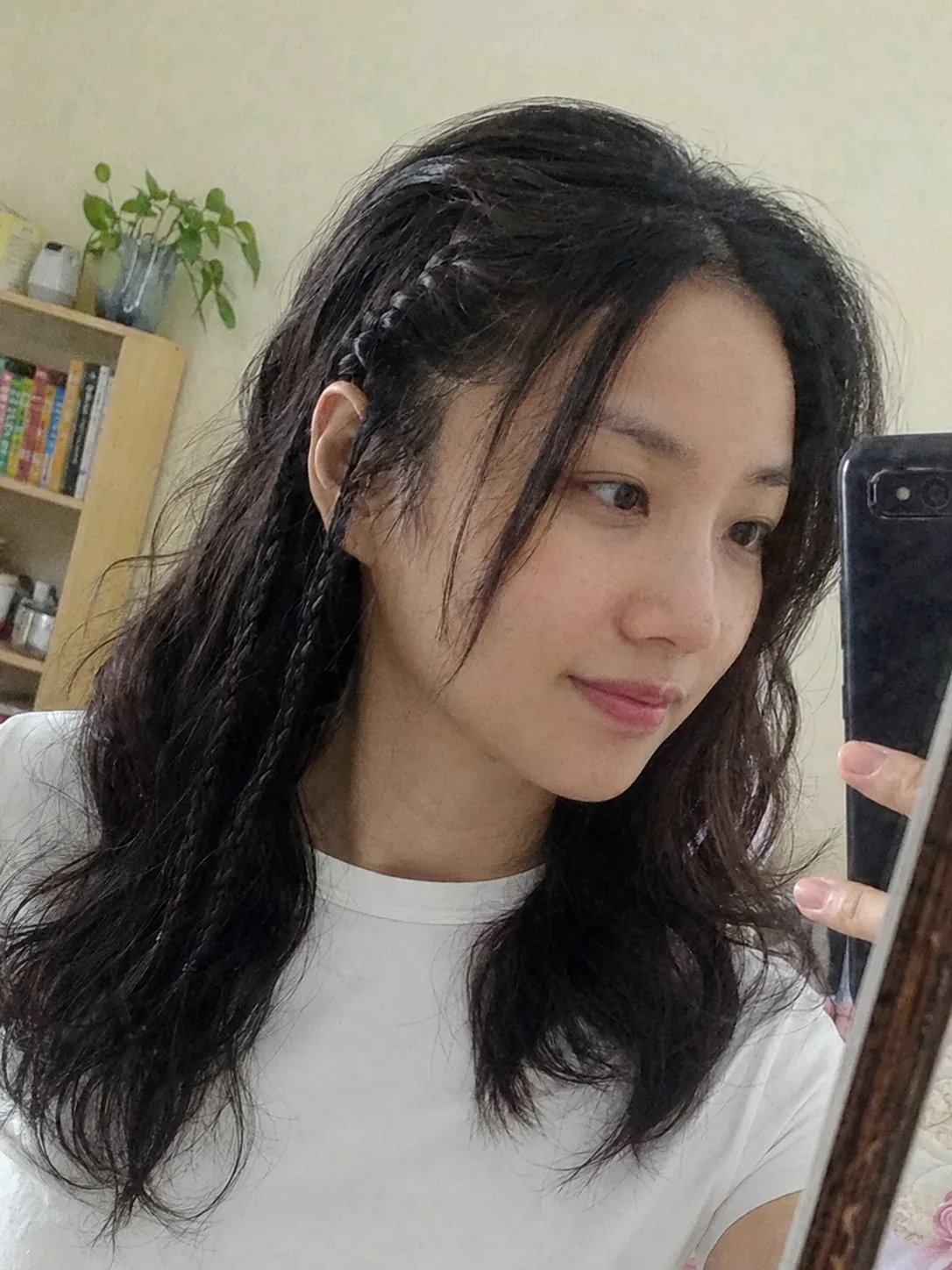 Braidless elvish hairstyle showcasing fluid twists and invisible pinning structure
