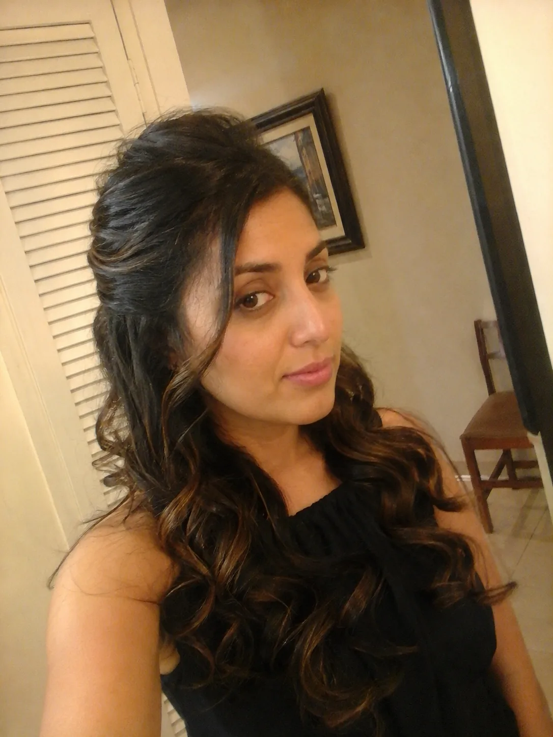 Bridesmaid hairstyles half up half down with bubble twist and loose waves