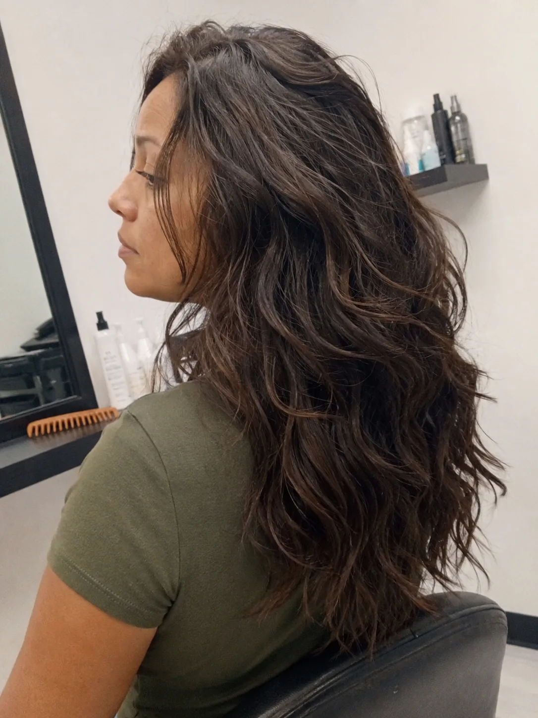 Dimensional brunette beach waves with uneven highlighted bends
