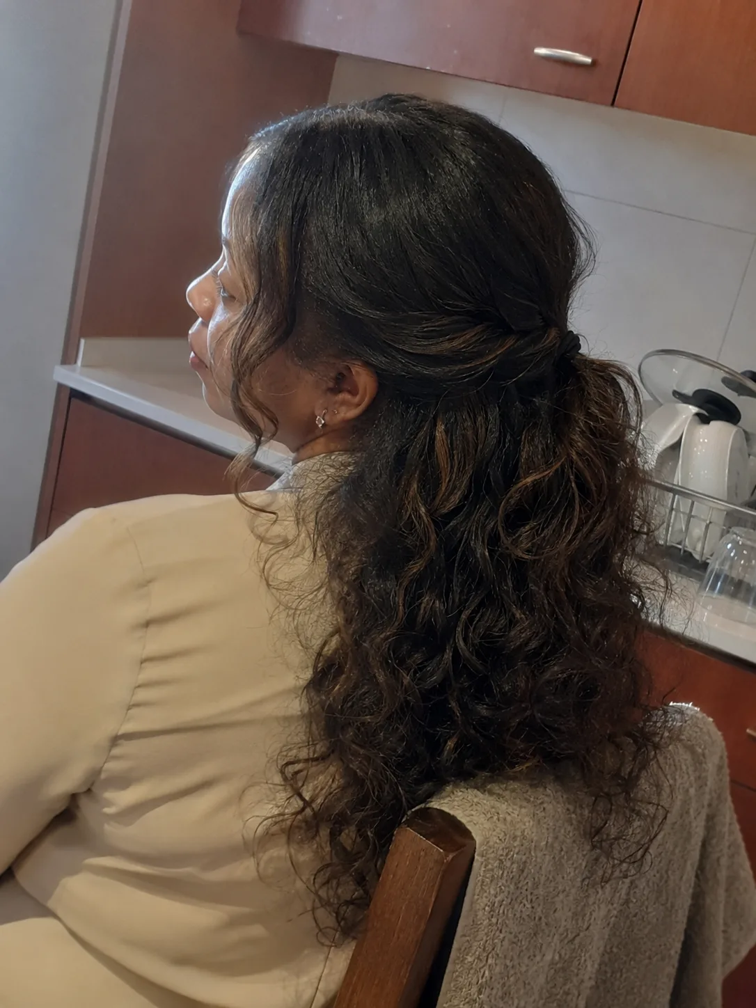 Premium editorial grip teeth comb neatly securing heavy brown hair cascading layers
