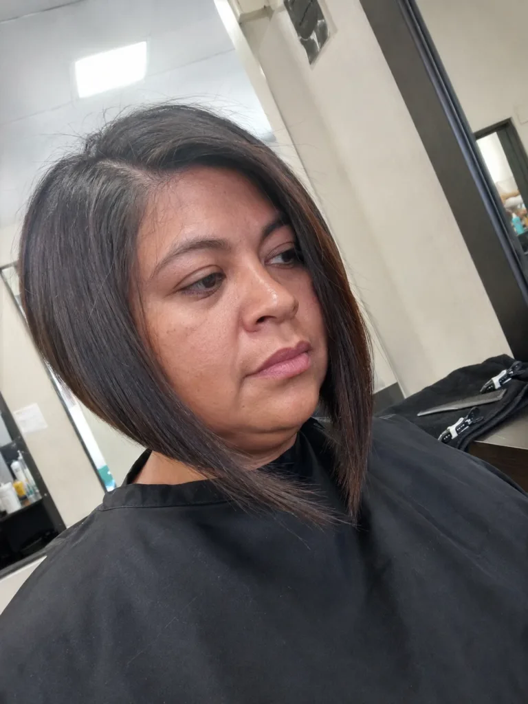 Short Haircuts for Round Faces: Complete Styling & Placement Guide