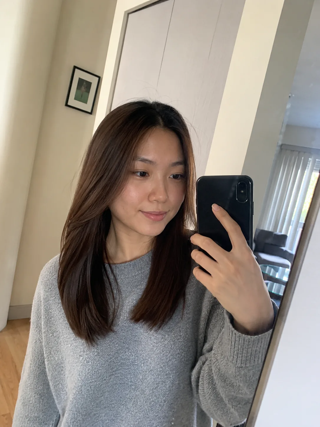 Smooth classic straight graduation hairstyle with center part