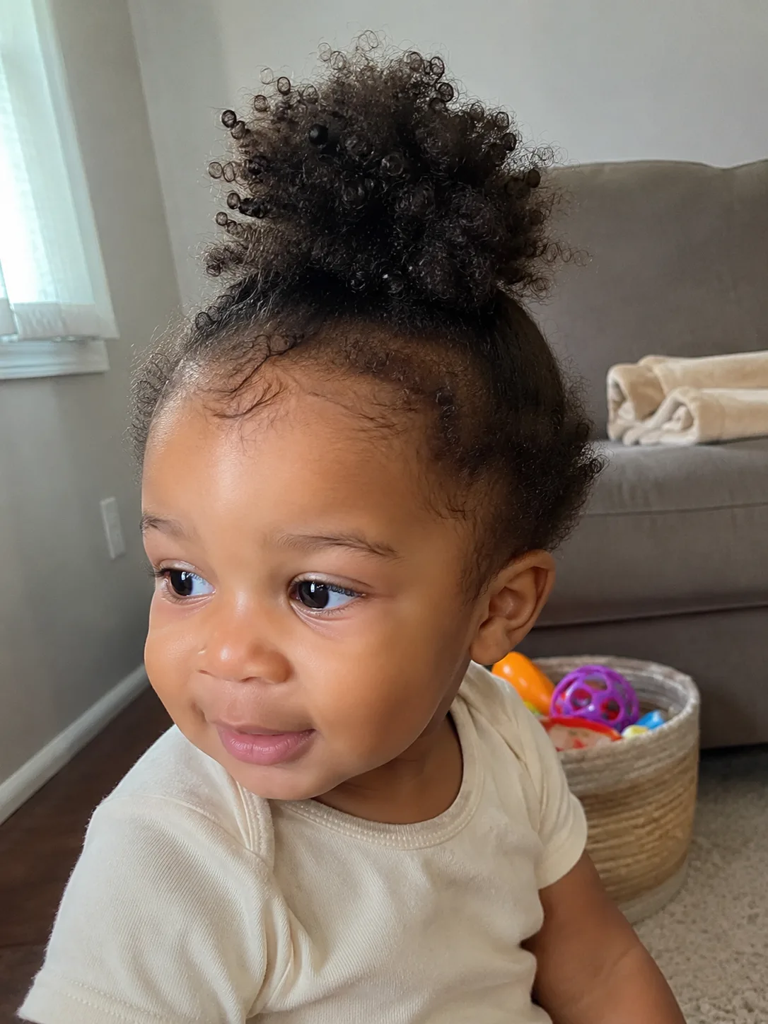 Soft fabric-covered elastic placed loosely on fine baby hair to prevent breakage