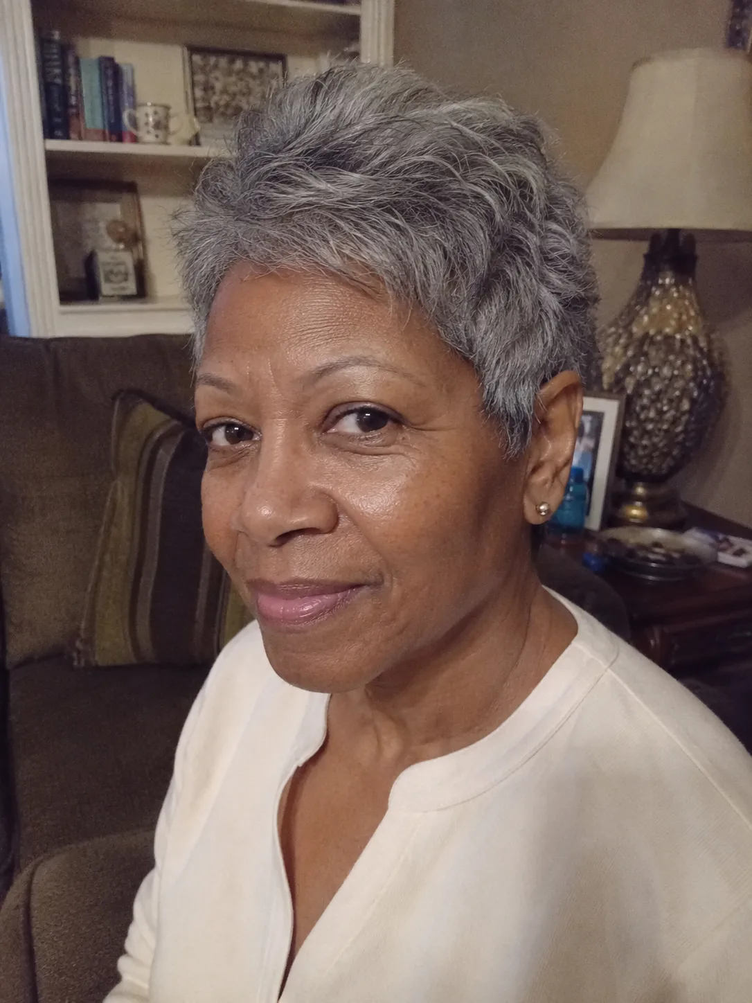 Softened subtle graduation angle on dense graying hair strands
