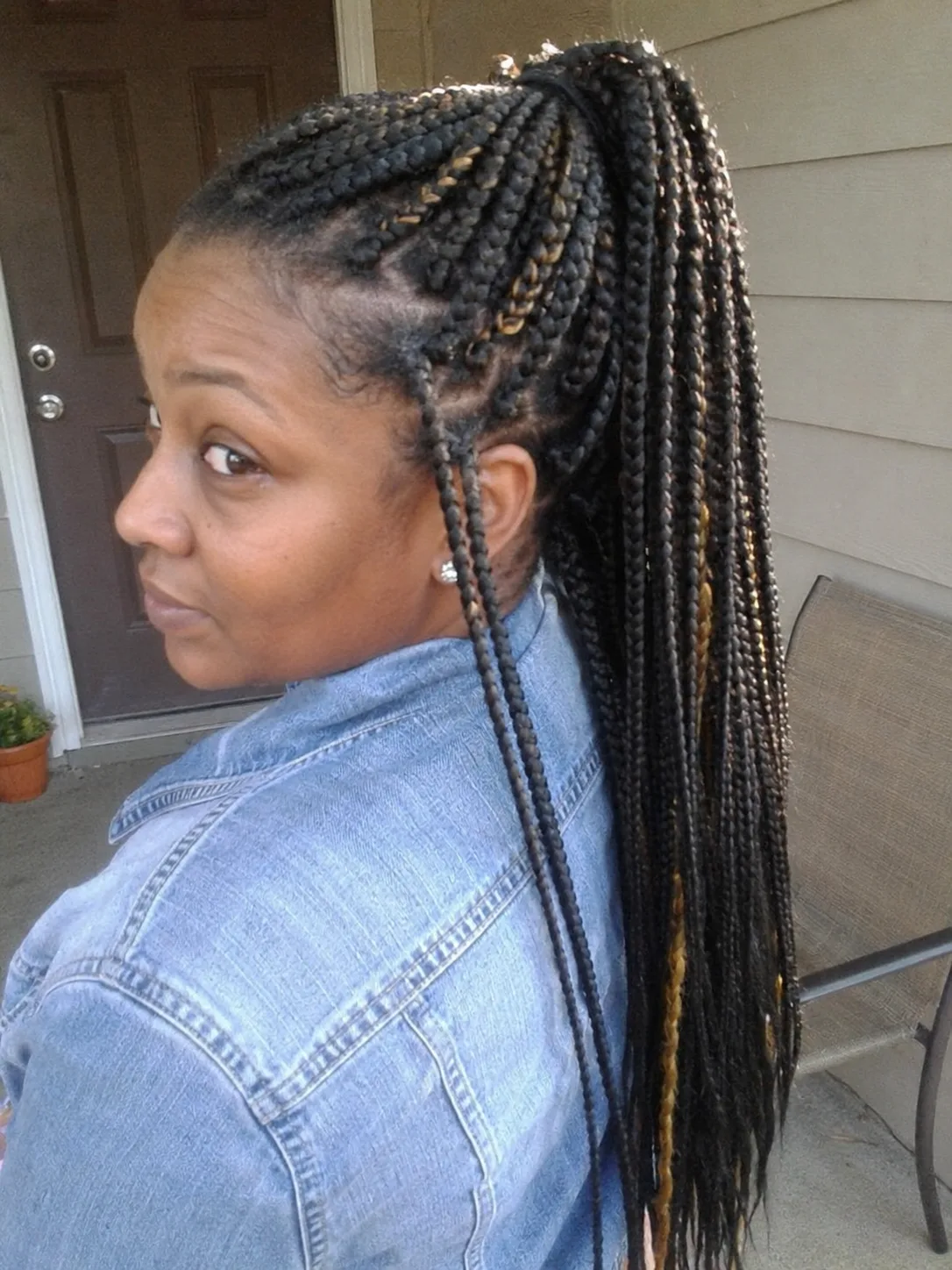 Visual structural comparison between a classic three strand braid and an underlocked Dutch braid