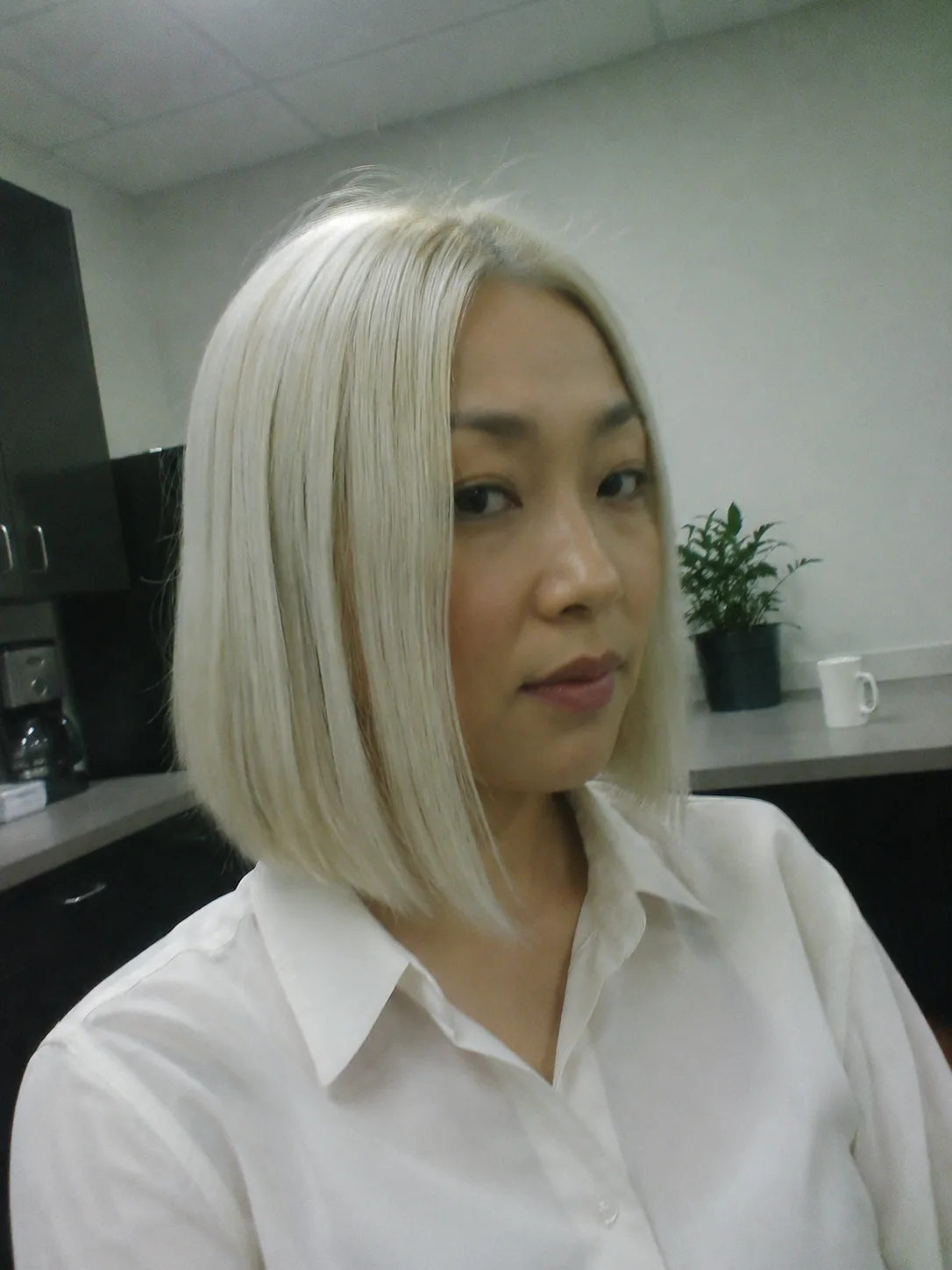 Platinum blonde hair color ideas polished powerful hairstyle inspiration and modern styling ideas for a fresh new look