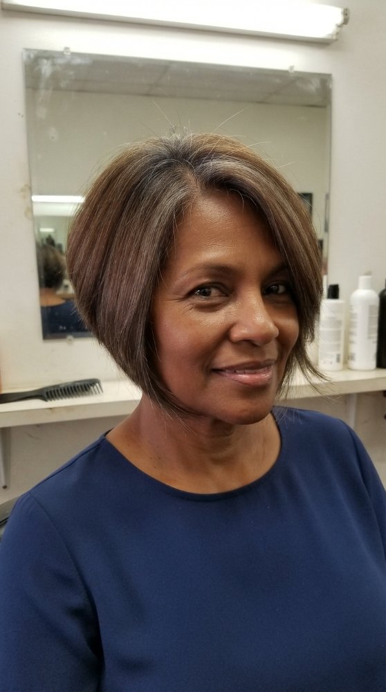 Short softly waved gray bob with subtle asymmetry