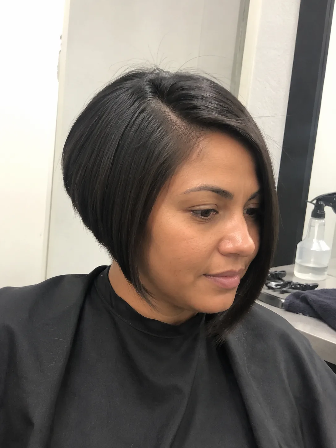 sleek blunt lob haircut for women with straight smooth hair
